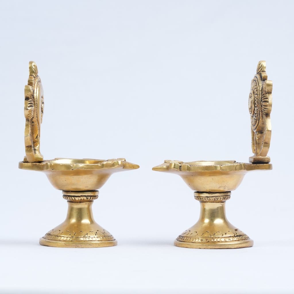 Brass diya puja (Small size) for home decor: Shanku chakra diya (Vilakku, 1.3 Kg)