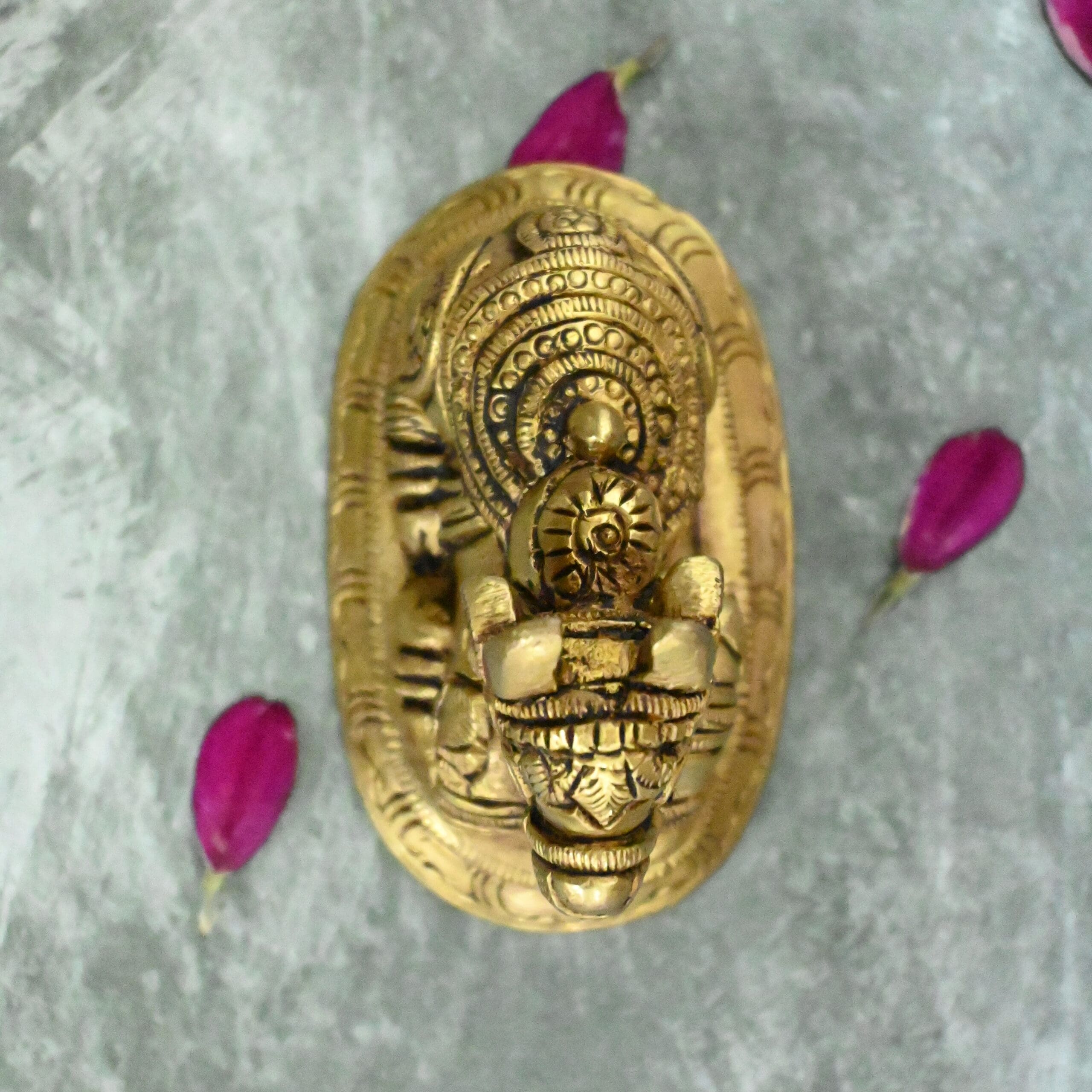 గృహాలంకరణ కోసం చిన్న ఇత్తడి నంది విగ్రహం వాస్తు (2.5 అంగుళాలు) శివుని వాహనం శివ జీ పూజ కోసం పెద్ద ఎద్దు వాహన విగ్రహం షోపీస్ హౌస్ డెకరేషన్ ఆఫీస్ టేబుల్ లివింగ్ రూమ్ టీవీ యూనిట్