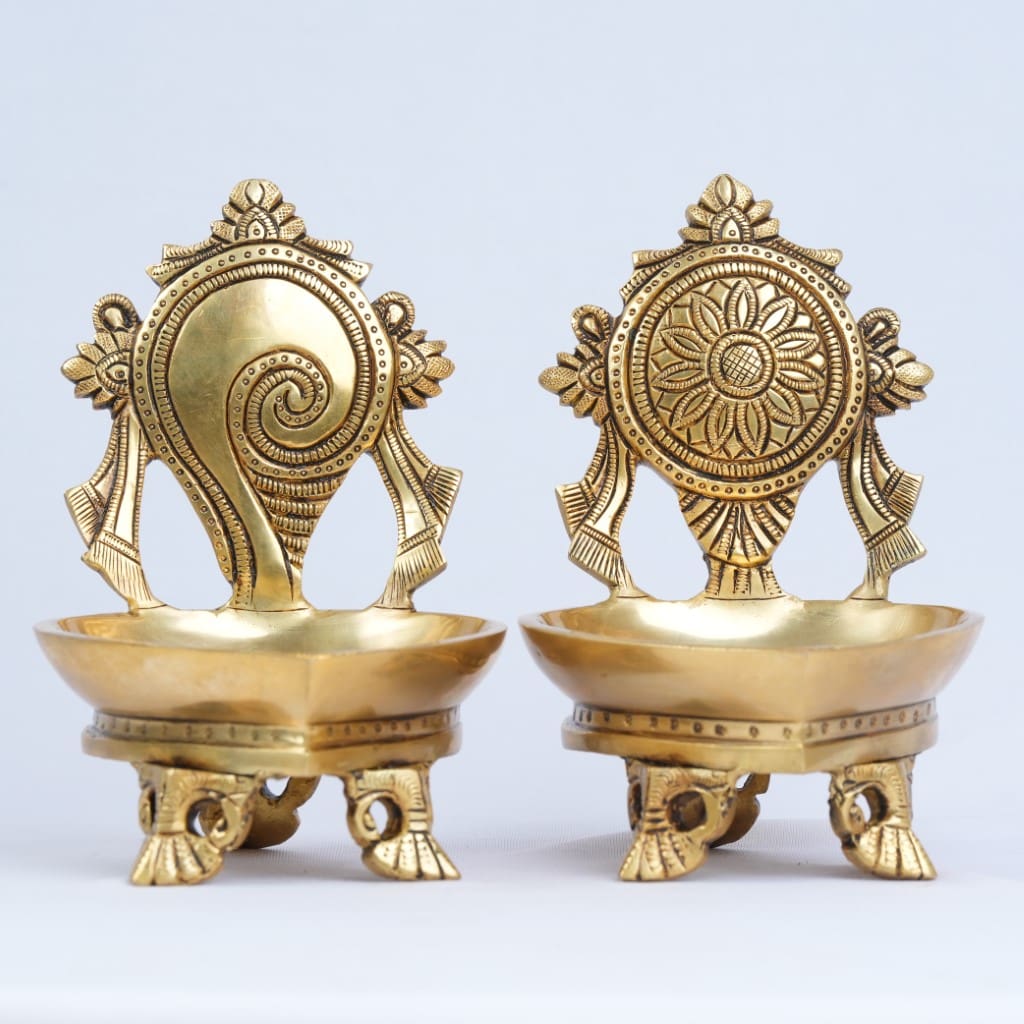 Shanku chakra set (Deepam, 2.6 Kg): Brass diya puja (Big size) for home decor