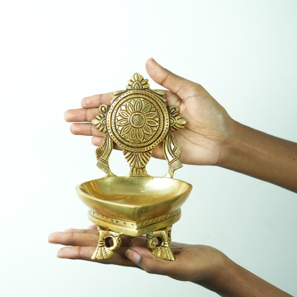 Shanku chakra set (Deepam, 2.6 Kg): Brass diya puja (Big size) for home decor