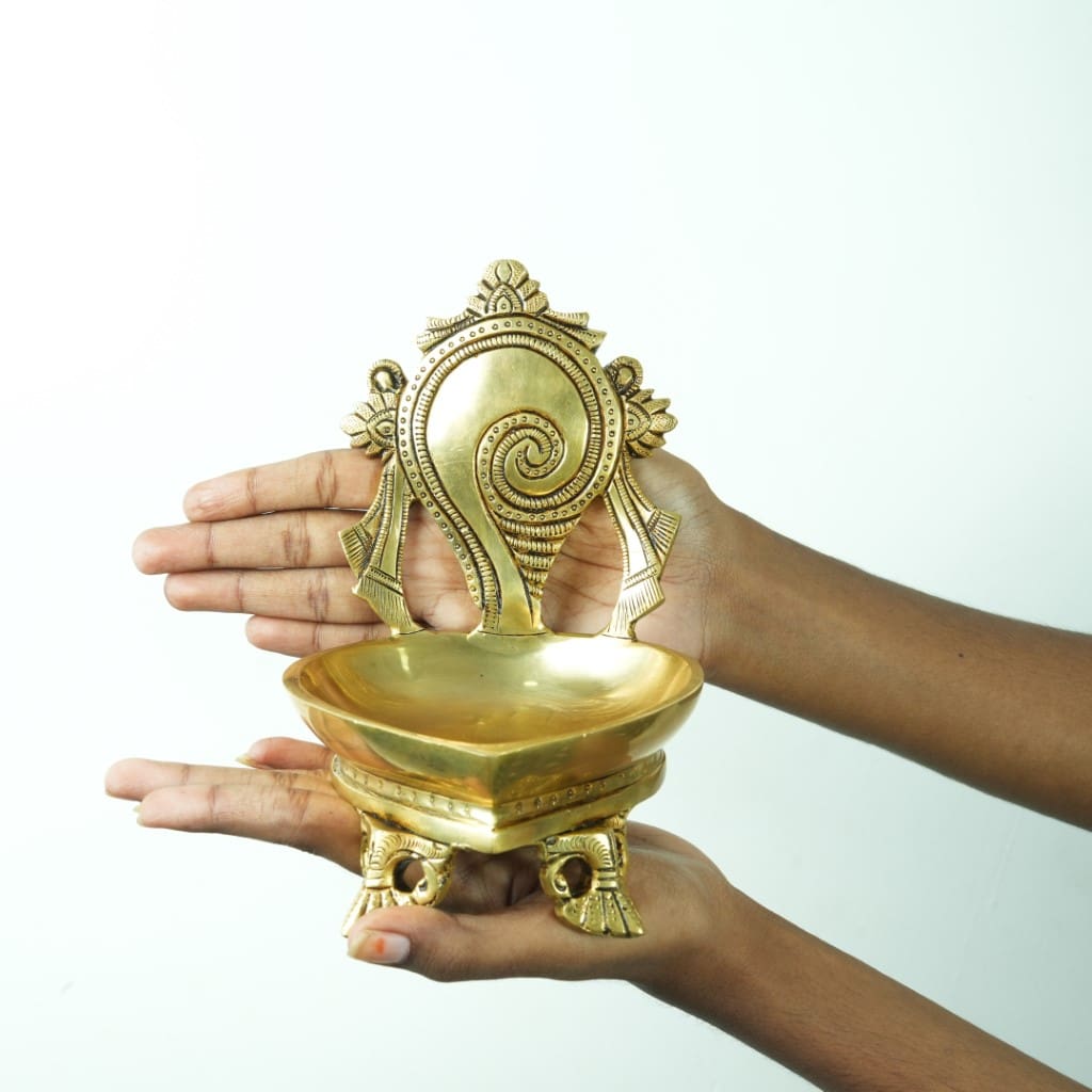 Shanku chakra set (Deepam, 2.6 Kg): Brass diya puja (Big size) for home decor
