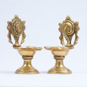 Brass diya puja (Small size) for home decor: Shanku chakra diya (Vilakku, 1.3 Kg)