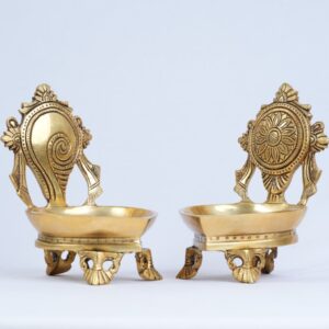 Shanku chakra set (Deepam, 2.6 Kg): Brass diya puja (Big size) for home decor